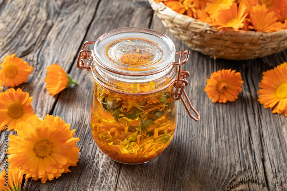 🌼 The Magic of Calendula Oil: Skin Healing + Abundant Energy in Every Drop